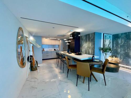 Cocina, C Tower Apartments in Netanya