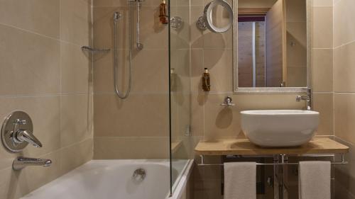 Suite, mountain view