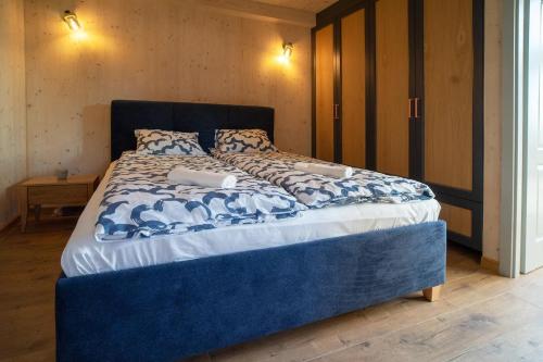 3 bedrooms, 6 beds