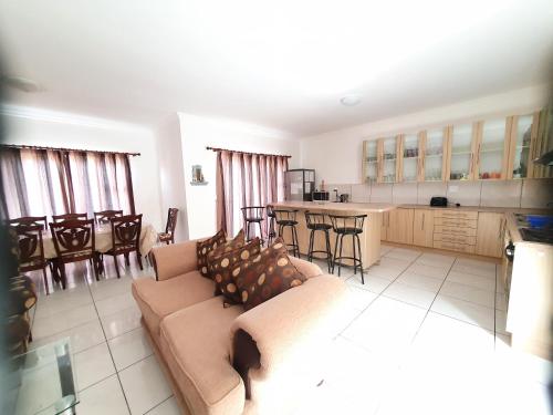Sarah's Place 6, Hentiesbaai