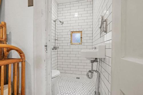 The Urban Oasis - 2 BR - Great Location