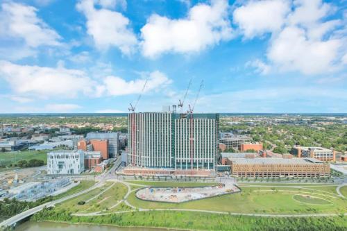 The Urban Oasis - 2 BR - Great Location