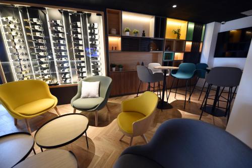 Паб/Коктейль-бар, Holiday Inn Dijon Sud Longvic By IHG in Лонгвік