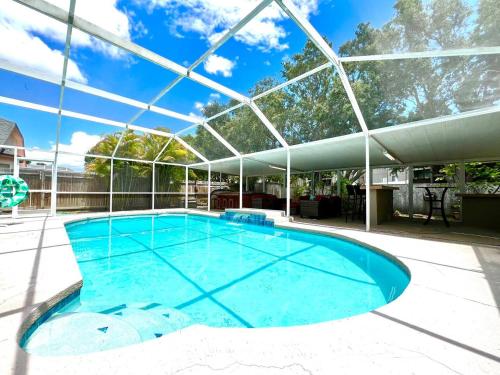 Private Oasis Retreat Heated Pool Hot Tub Beaches in Tampa, USA
