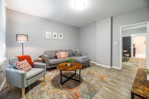 The Hungarian Village Spot - 2 BR and Fenced Yard in Columbus, USA
