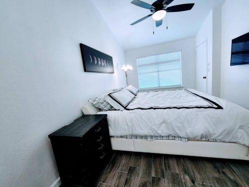 Spacious Family Home in Round Rock w Private Yard Spacious Family Home in Round Rock w Private Yard
