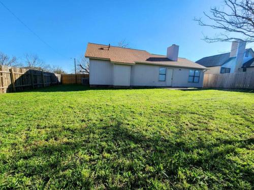 Spacious Family Home in Round Rock w Private Yard Spacious Family Home in Round Rock w Private Yard