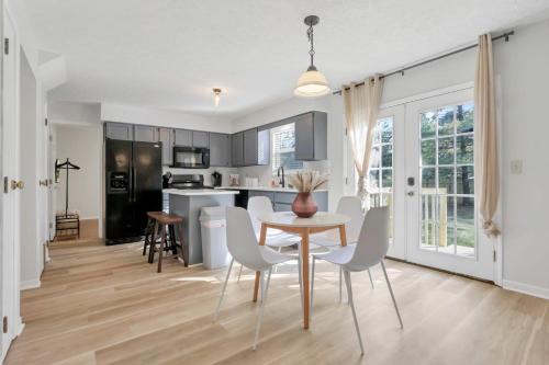 Gahanna Dreaming - 5Br 2 Ba INTEL in Strawberry Farms