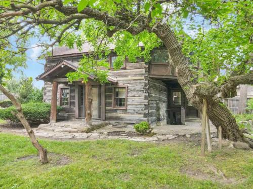 The City Cabin - Unique and Historic in Columbus, USA