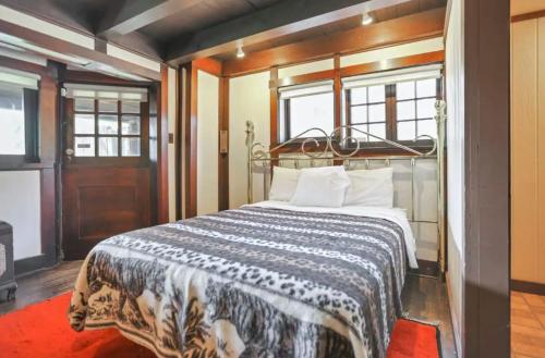 The City Cabin - Unique and Historic in Columbus, USA