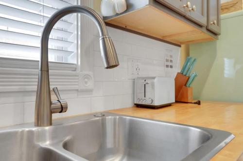 The City Cottage - Unique and Cozy in Franklinton