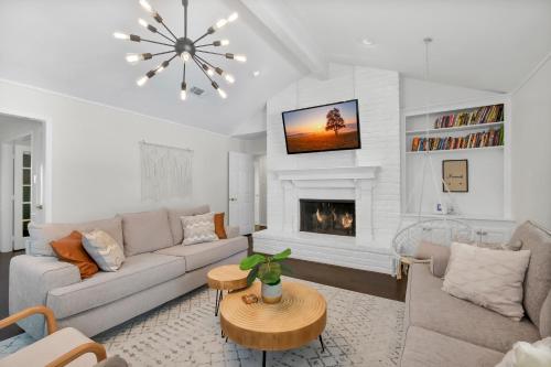 Resort Villa w Pool Cinema hot tub & game room in Houston, USA