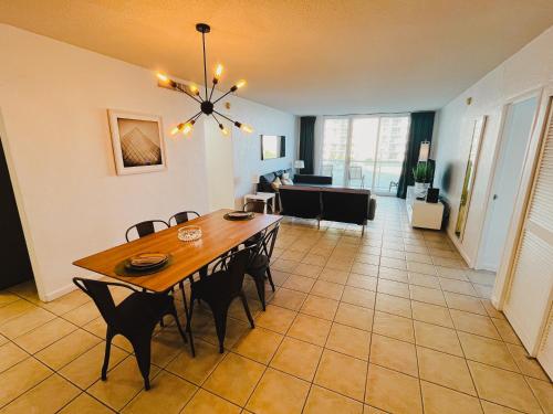 Miami Hallandale Condo, Partial Ocean View Direct Beach and Pool Access Miami Hollywood Beach Room Type - Apartment with Sea View