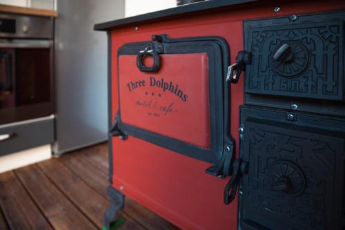 Three Dolphins Hotel with Rooftop terracе Three Dolphins Hotel with Rooftop terracе