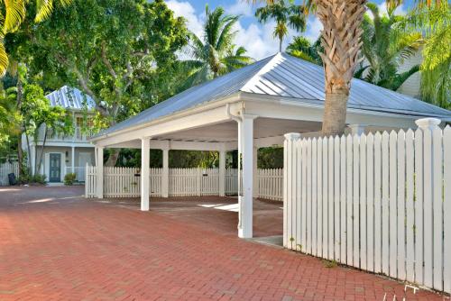 Admirals Gold Key West - Truman Annex Villa - Close to Beach and Duval w Pool and Parking in Key West, USA
