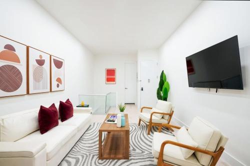 317-1D New 2BR Duplex WD Private Backyard - main image