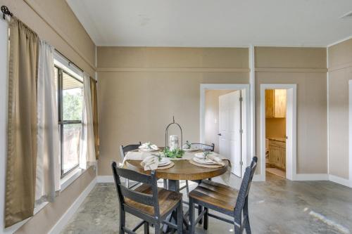 Quiet Lake Gladewater Getaway with Dock and Kayaks! Quiet Lake Gladewater Getaway with Dock and Kayaks!