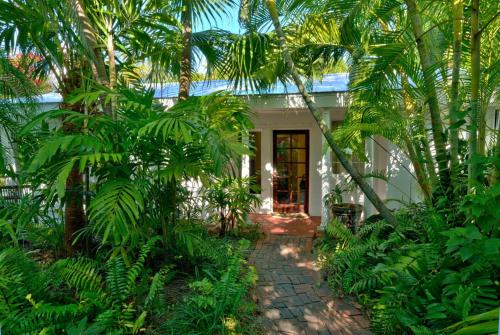 Key West Private Pool Garden Villa - 2 Blocks from Beach in Key West, USA