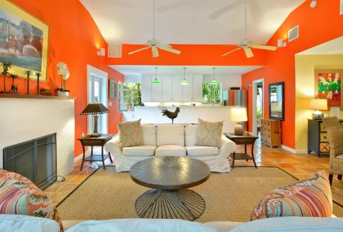 Key West Private Pool Garden Villa - 2 Blocks from Beach in Key West, USA