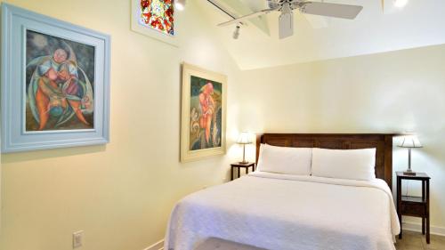 Key West Vintage Luxury Cottage on Duval w Pool in Key West, USA