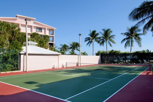 Exclusive Key West Beach Front 3BR Luxury Condo with Gym and Pool Access in Key West, USA