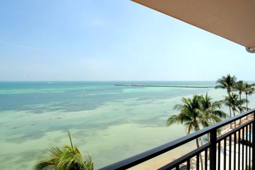 Exclusive Key West Beach Front 3BR Luxury Condo with Gym and Pool Access in Key West, USA