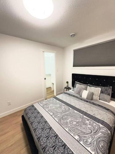 Stylish & Modern 2 Bedroom Suite, Реджайна (фото 9)