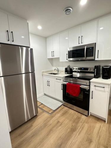 Stylish & Modern 2 Bedroom Suite, Реджайна (фото 10)