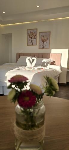 Suite with Hot Tub image 3