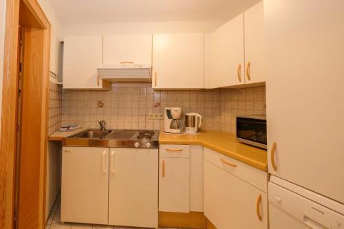 Kitchen, Apartmenthaus DIAS in Kappl