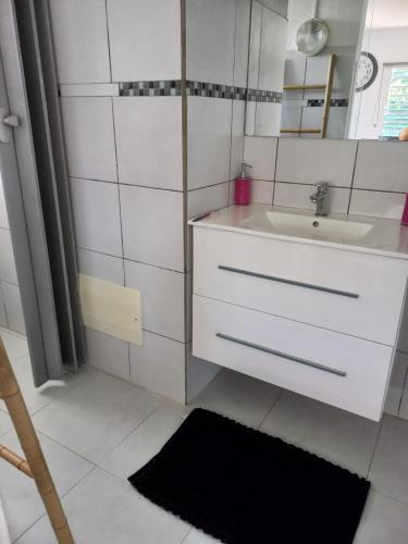 Bathroom, Seaview in Petit-Bourg