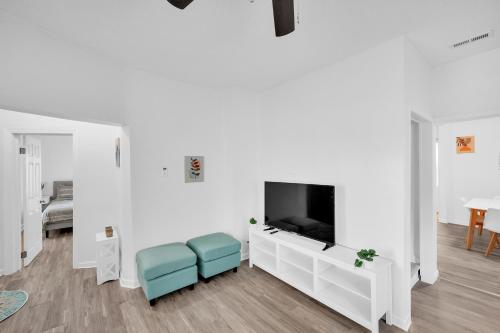 Sleek 4BR Home in Raleigh – Fully Renovated home