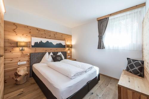 2 bedrooms, 3 beds