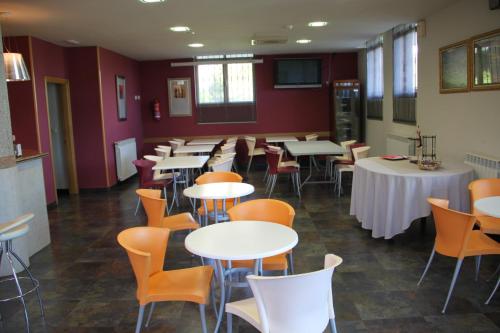 Pub/Lounge, Villa Mencia in Corullon