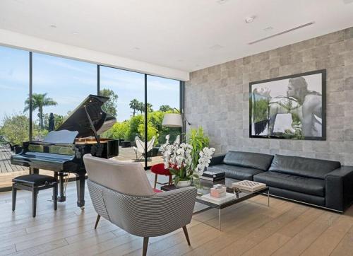 Impeccable Modern Mansion in Beverly Hills Flats in Los Angeles, USA
