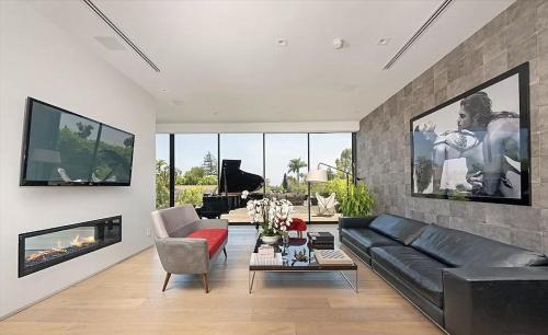 Impeccable Modern Mansion in Beverly Hills Flats in Los Angeles, USA