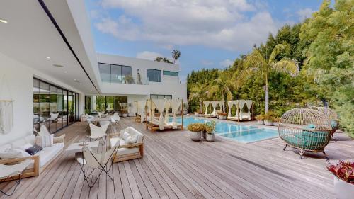 Impeccable Modern Mansion in Beverly Hills Flats in Los Angeles, USA