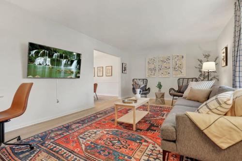 Gahanna Farmhouse - 4 Bed 2 Bath - INTEL in Columbus, USA