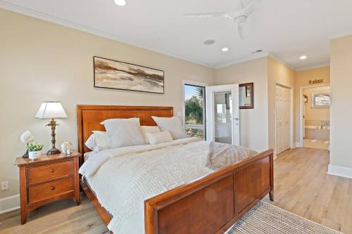 NEWLY REMODELED BEACHFRONT PRIVATE BEACH ACCESS - image 5