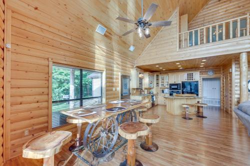 Lakefront Gladewater Retreat with Dock and Hot Tub! in Gladewater, USA