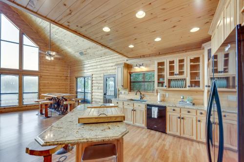 Lakefront Gladewater Retreat with Dock and Hot Tub! in Gladewater, USA