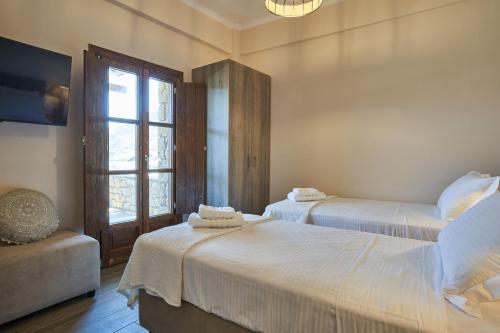 2 bedrooms, 4 beds