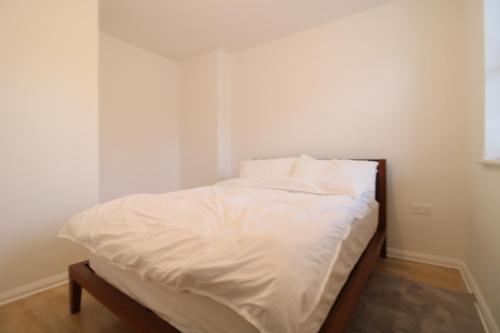 Immaculate Rooms Near Nine Elms & Battersea, London (photo 7)