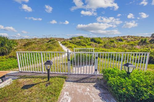 Oceanfront Paradise at Spanish Trace and Extras in Coquina Gables, USA