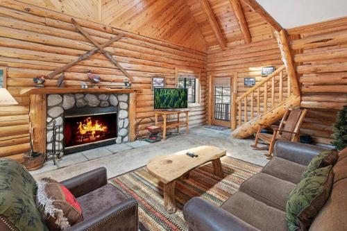 Bear Mountain Log Lodge in Big Bear Lake, USA
