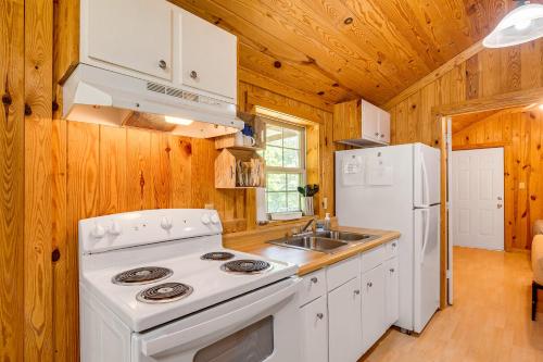 Clarkson Cabin Near Nolin Lake 4 Mi to Boat Ramp! in Cub Run, USA