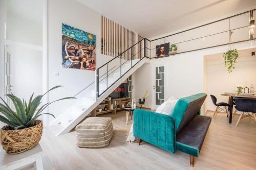 Chic 3BR Heart of District 7- Central Budapest Gem, Budapest