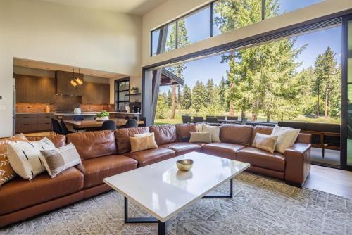 Suncadia 6 bdrm luxurious with magnificent golf views