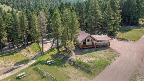 Charming Log Cabin Mountain Views, Philipsburg in Philipsburg (MT)