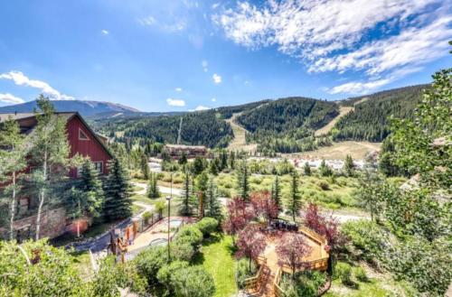 Tenderfoot Lodge 1 Bedroom At The Mountain House Base in Keystone, USA